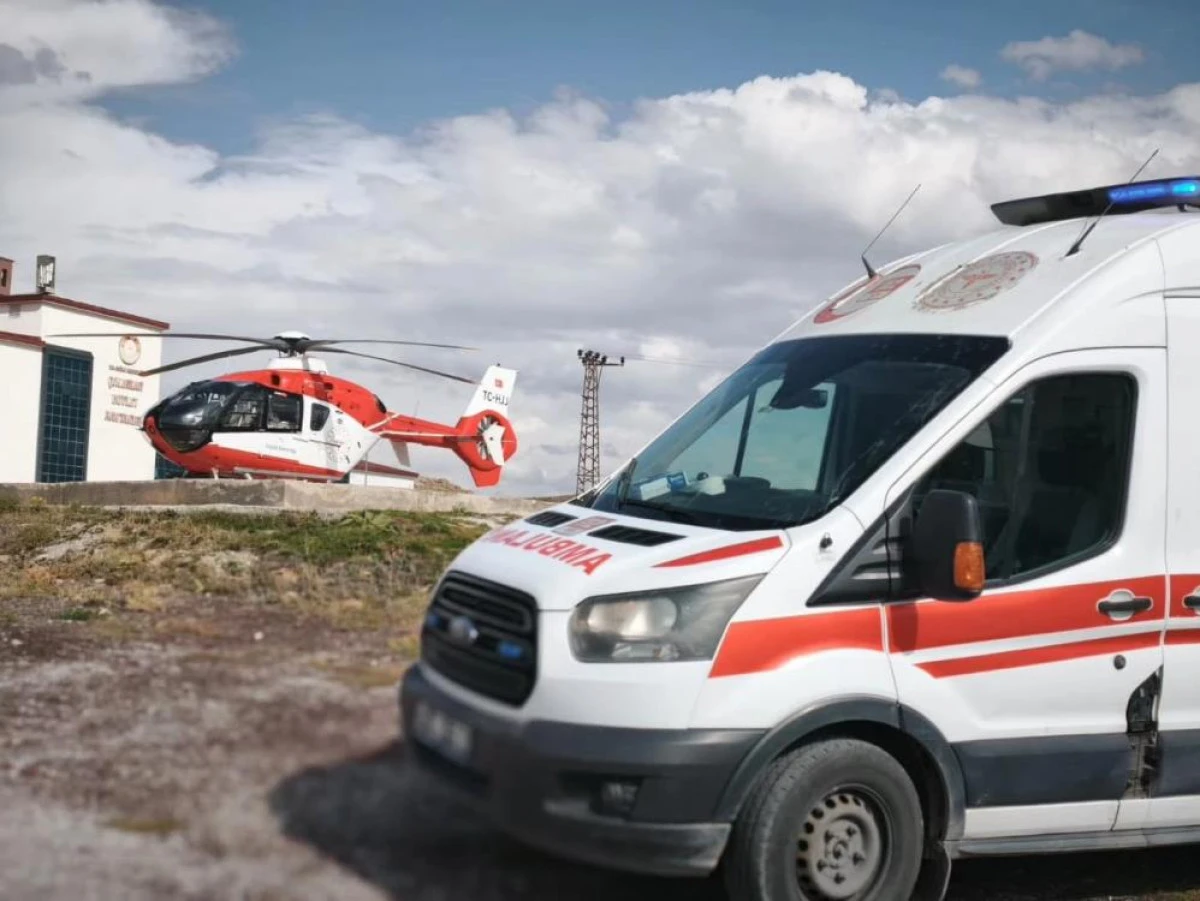 21 g&uuml;nl&uuml;k bebek helikopter ambulansla Van'a sevk edildi