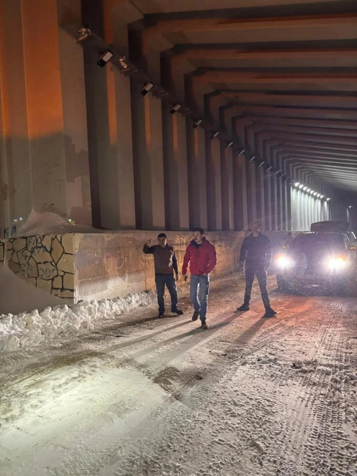 3 bin rakımlı Karabet Geçidi'nde kar yağışı etkili oldu