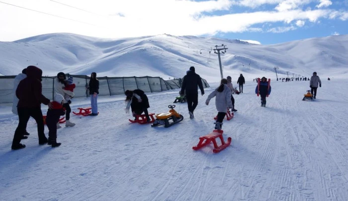 Abalı Kayak Merkezi yarıyıl tatilinde &ccedil;ocuklarla şenlendi