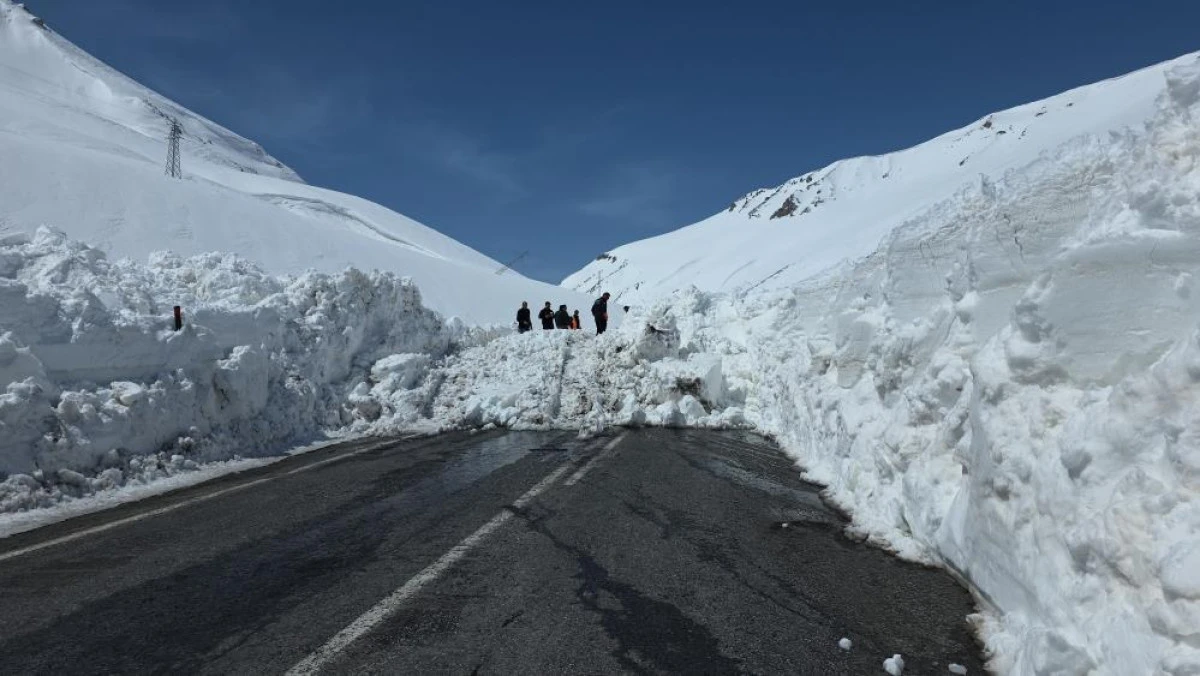 AFAD, Bah&ccedil;esaray yolunda &ccedil;ığ incelemesi yaptı