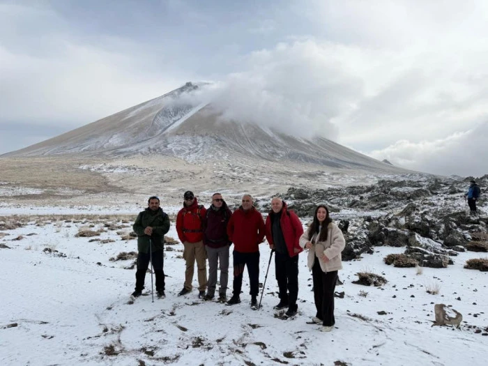 Ağrı Dağı’nda kar yağışına rağmen 27 dağcı tırmanışa geçti