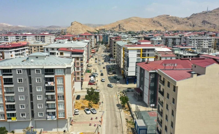 Altaylı ve Oğuz caddeleri yeniliyor