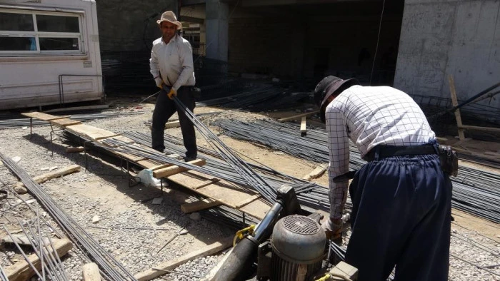 an'da inşaat işçilerinin sıcakla mücadelesi