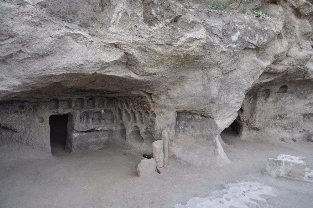 Ani Ören Yeri’nde ilk kaya mescidi gün yüzüne çıkarıldı