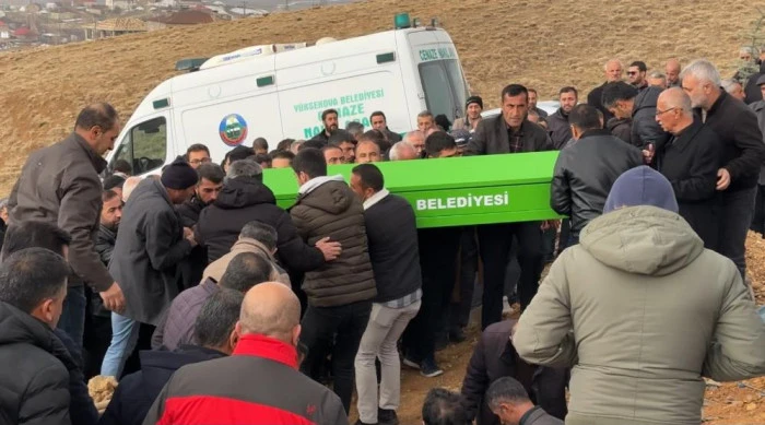 Aracın uçtuğu barajda hayatını kaybeden genç toprağa verildi