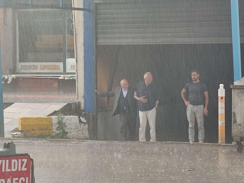 Ardahan'da sağanak ve dolu etkili oldu