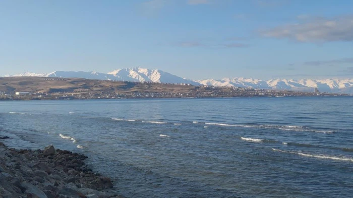 Artos Dağı beyaz gelinliğini giydi