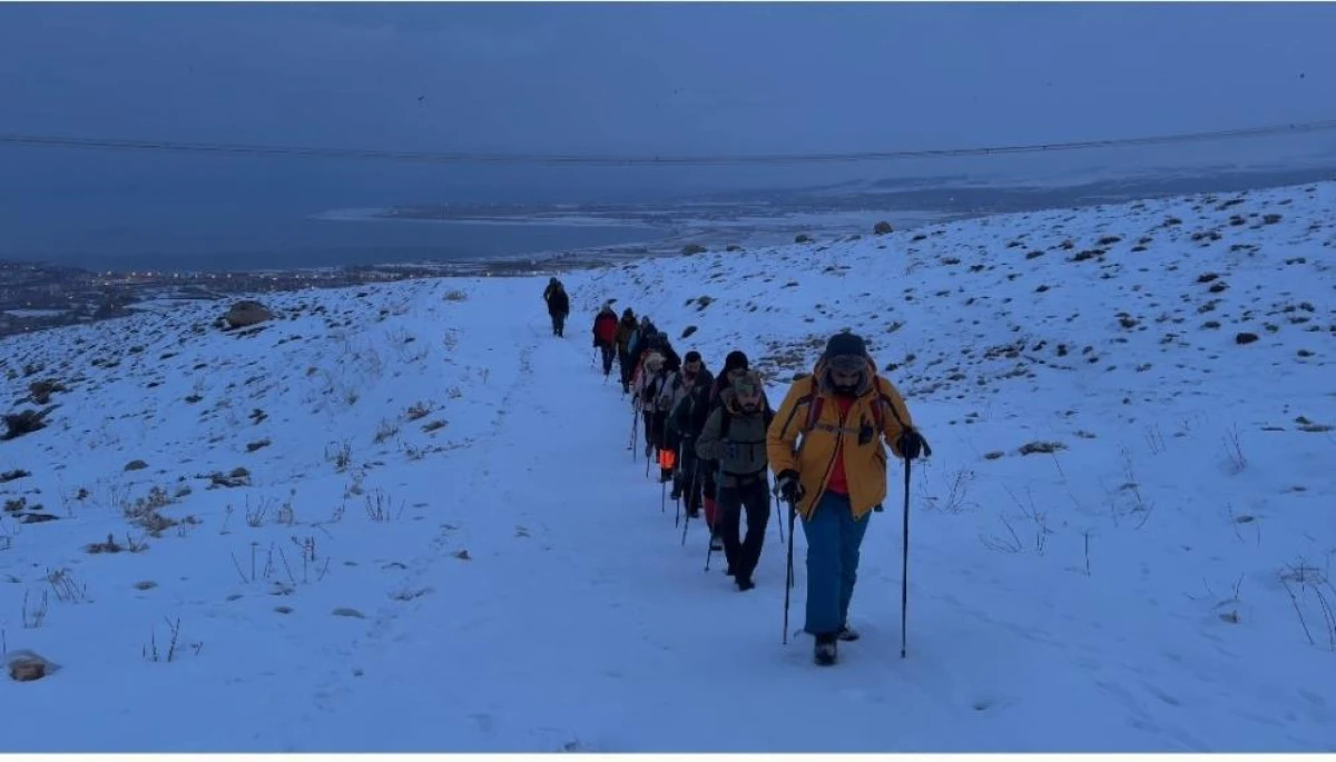 Artos Dağı'nda tipi ve fırtına: Dağcılar geri d&ouml;nmek zorunda kaldı