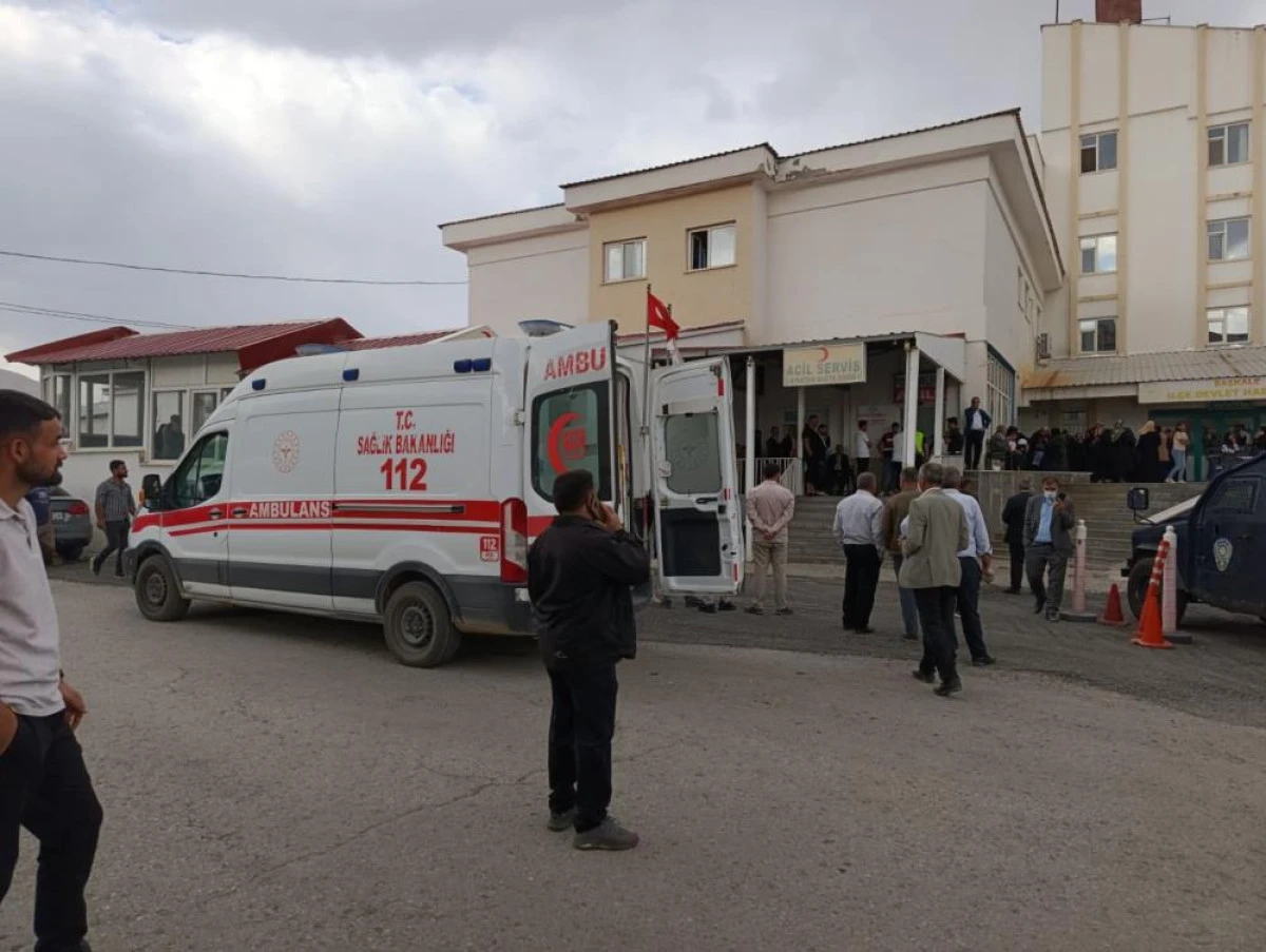At &uuml;st&uuml;nde dereyi ge&ccedil;meye &ccedil;alışırken akıntıya kapılan &ccedil;oban hayatını kaybetti