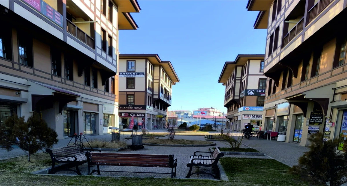 AYAZ VE SERT R&Uuml;ZG&Acirc;R  ERCİŞ &Ccedil;ARŞI  MERKEZİNİ BOŞALTTI