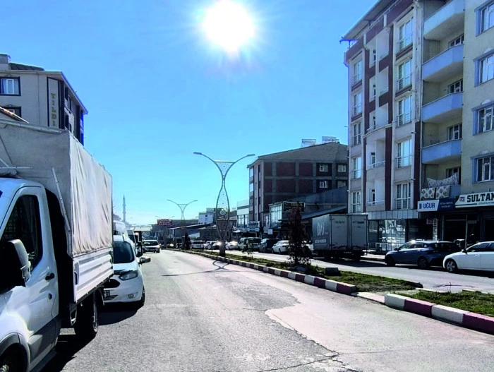 AYAZ VE SERT R&Uuml;ZG&Acirc;R  ERCİŞ &Ccedil;ARŞI  MERKEZİNİ BOŞALTTI