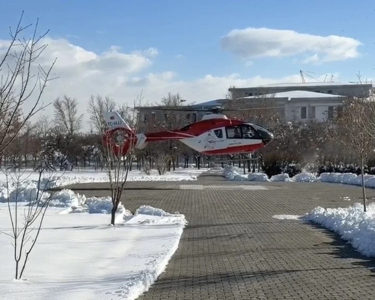 Bah&ccedil;esaray'da 37 haftalık gebe helikopter ambulansla Van'a sevk edildi