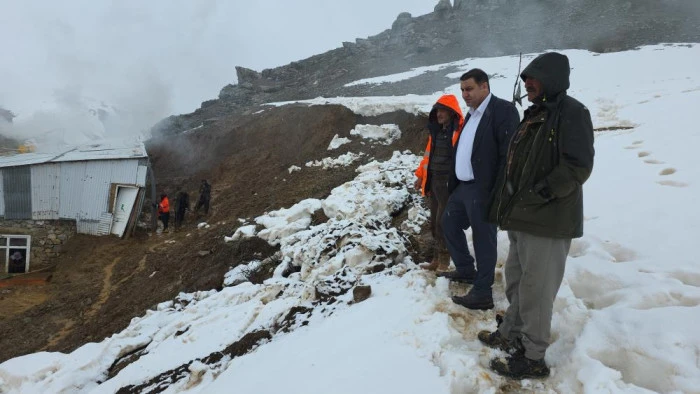 Bah&ccedil;esaray'da heyelan bir eve zarar verdi