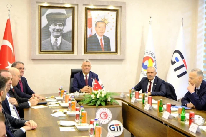 Bakan Bolat: "İran'a a&ccedil;ılan kapılarda sorun yok"