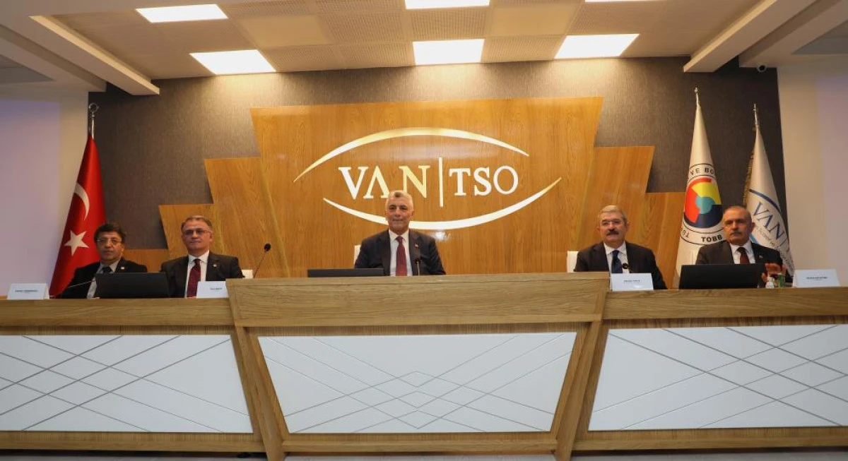 Bakan Bolat, Van TSO'da m&uuml;jdeyi verdi