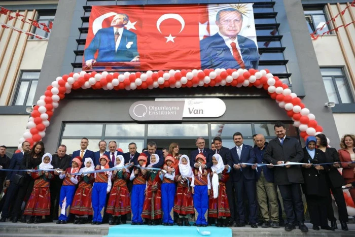 Bakan Tekin: "B&uuml;t&uuml;n &ccedil;ocuklar &ouml;zeldir"