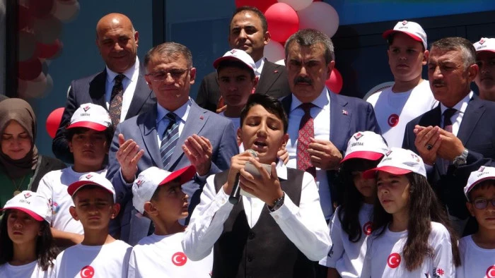 Bakan Tekin çağrı karşıladı: 