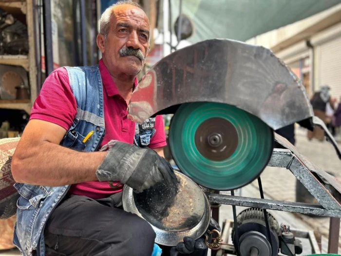 Bakırın ateşle buluştuğu meslek: Van&rsquo;da kalaycılığın son ustası