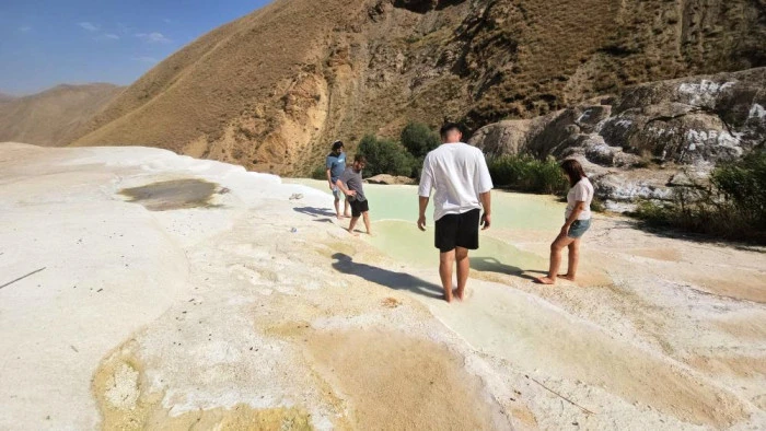 Başkale travertenleri, Pamukkale'yi aratmıyor