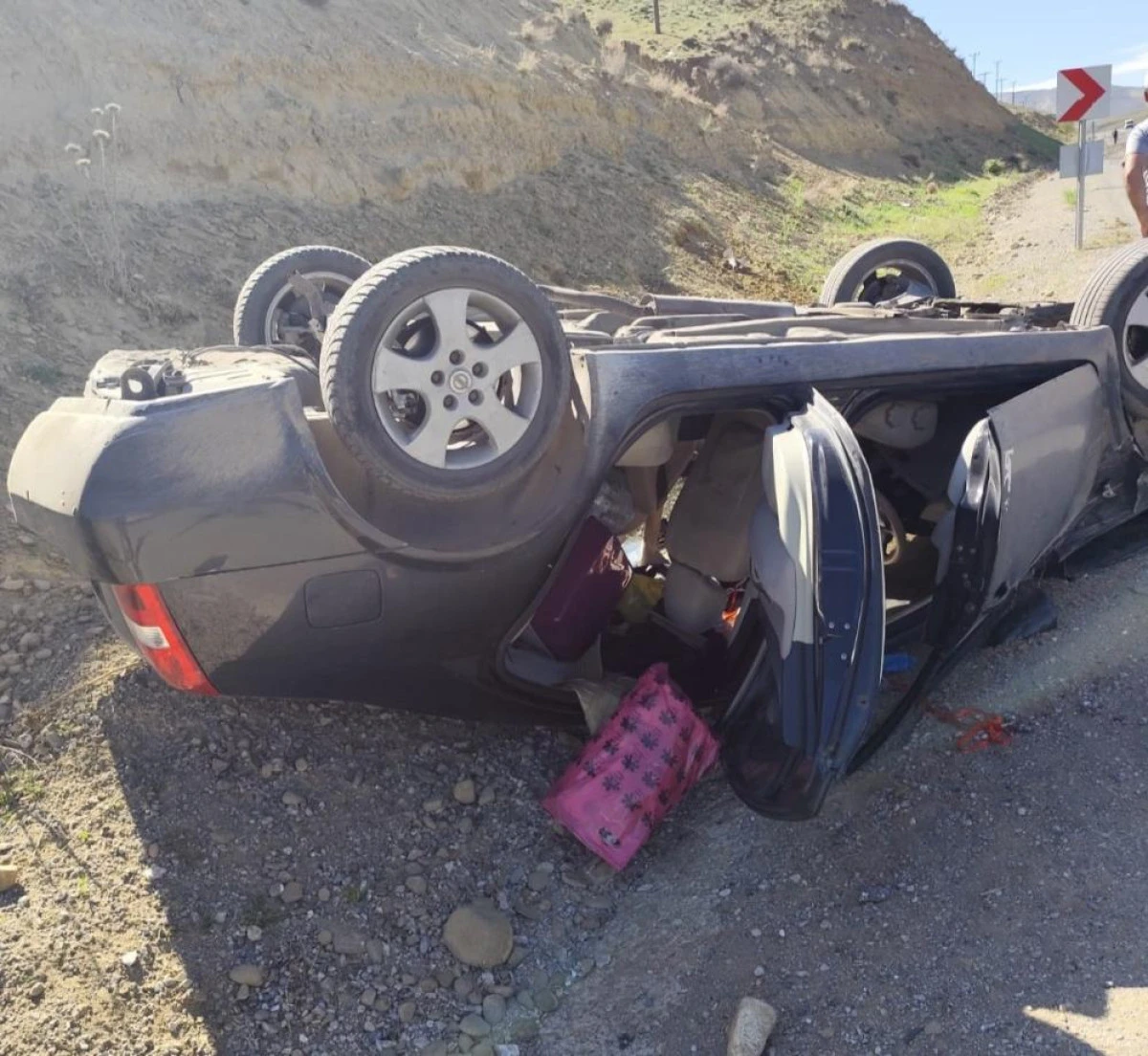 Başkale yolunda trafik kazası: 2 yaralı