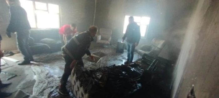Başkale'de ev yangını