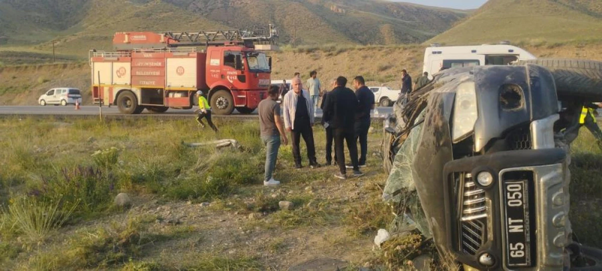 Başkale'de kamyonet takla attı: 4 yaralı