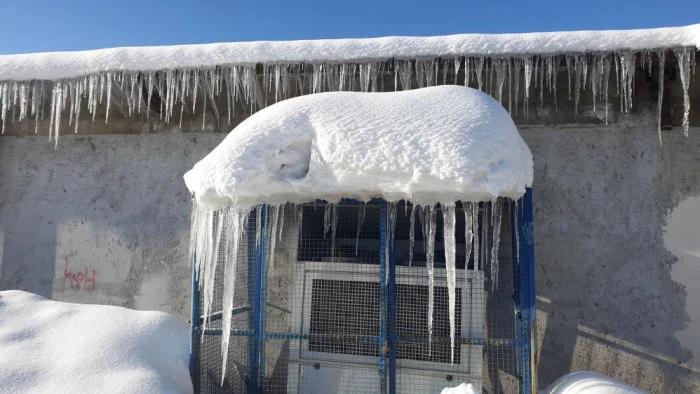 Başkale'de kar yağışı ve dondurucu soğuklar