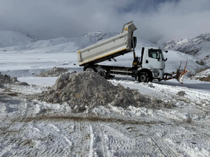 Başkale&rsquo;de karla m&uuml;cadele &ccedil;alışması