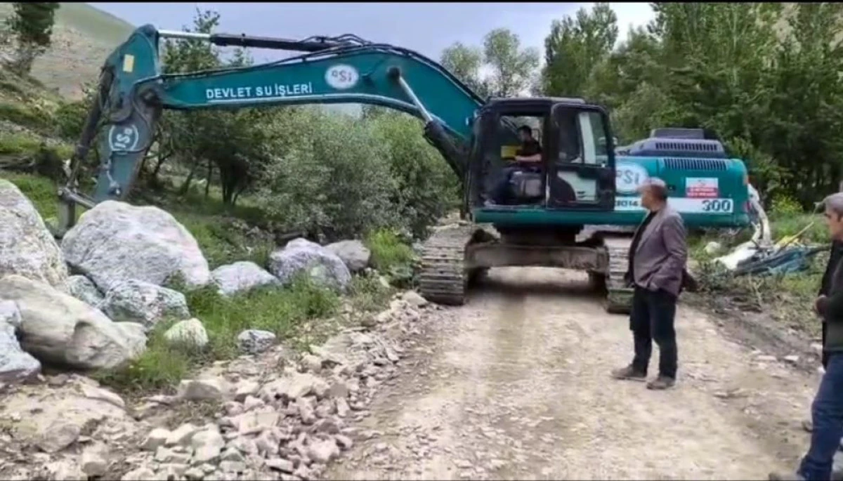 Başkale'de sağanak sonucu taşkın meydana geldi