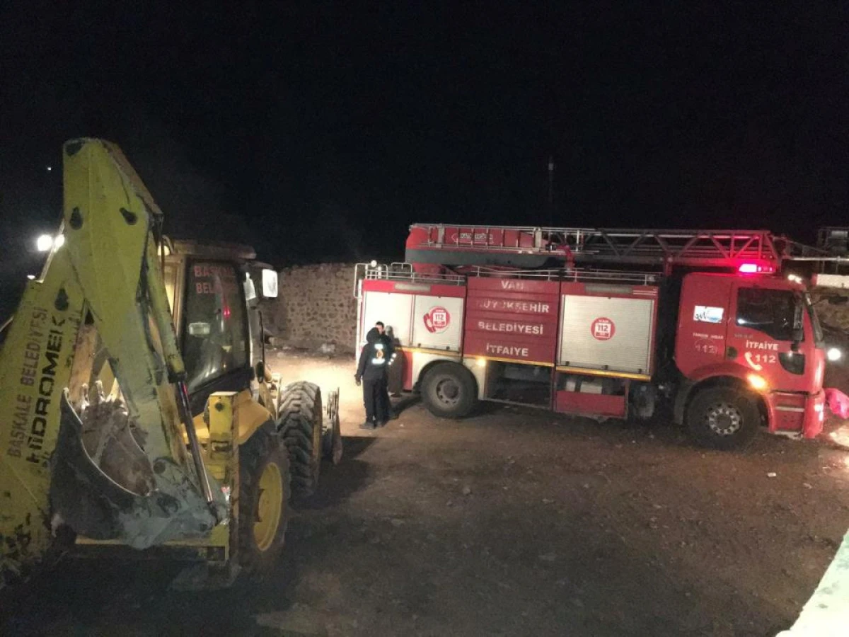 Başkale'de samanlıkta korkutan yangın