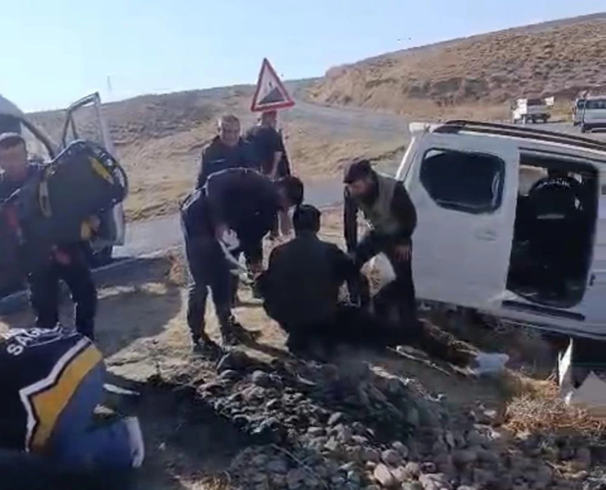 Başkale'de trafik kazası: 4 yaralı