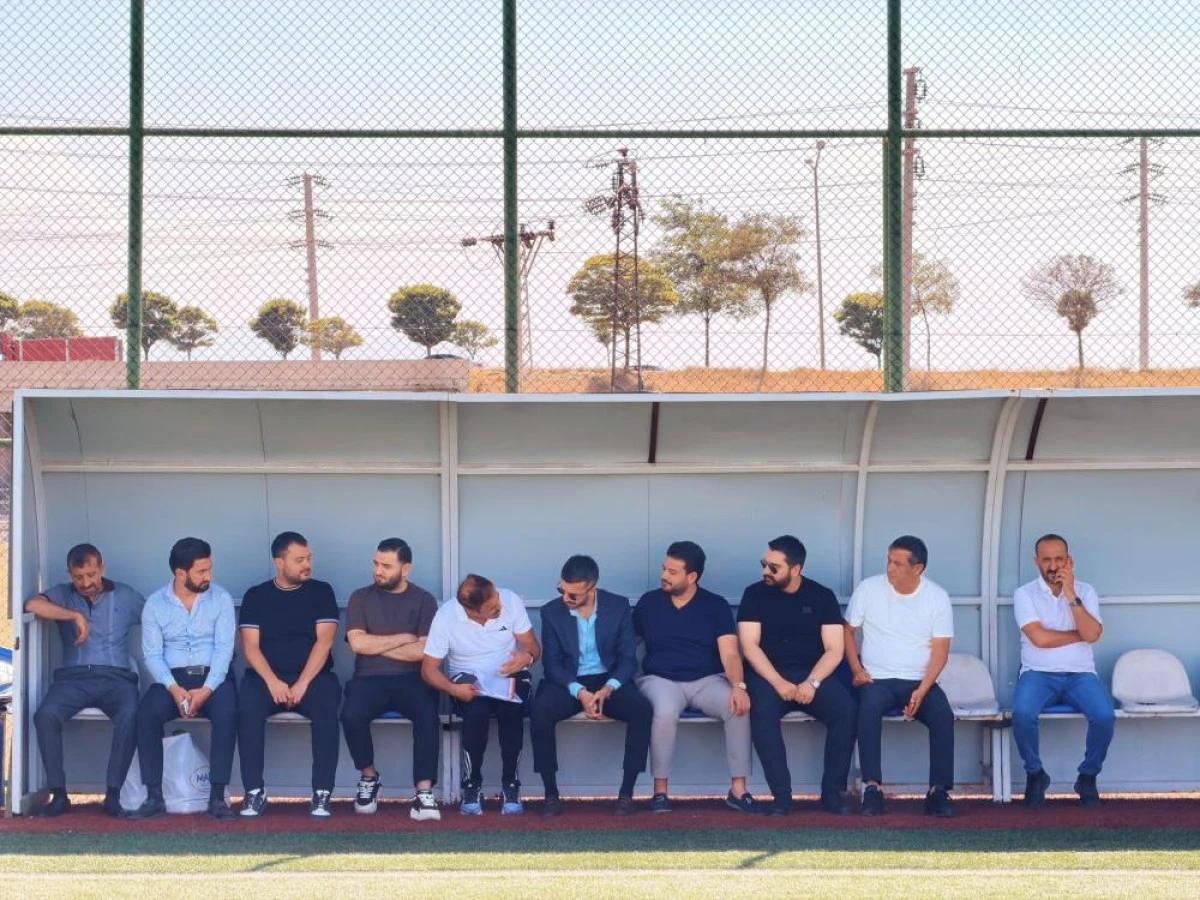 Başkan &Ouml;zg&uuml;r İre&ccedil; İlhan gen&ccedil; sporcularla buluştu