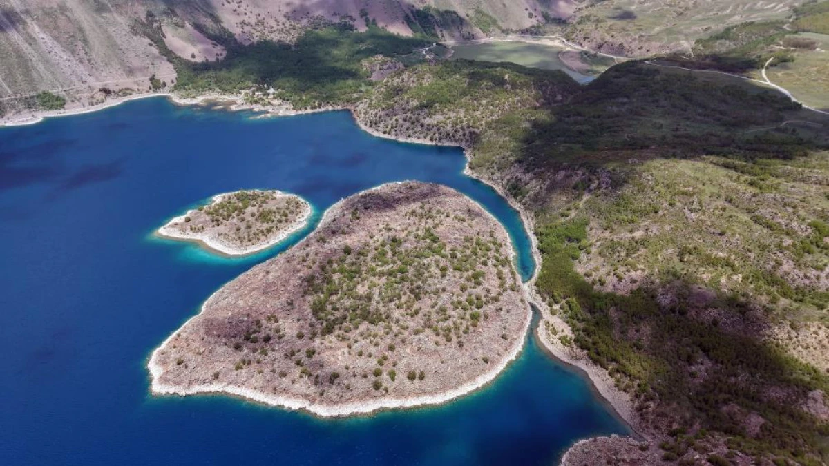 Bitlis&rsquo;in doğa harikası Nemrut&rsquo;ta hafta sonu hareketliliği