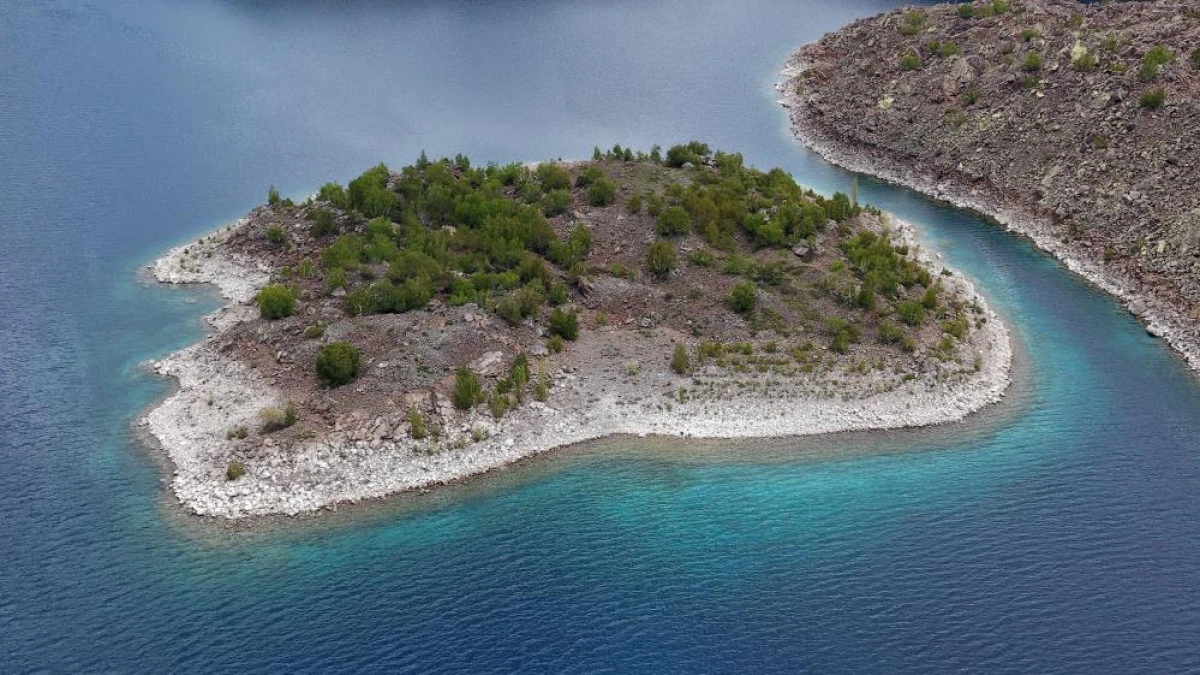 Bitlis&rsquo;in doğa harikası Nemrut&rsquo;ta hafta sonu hareketliliği