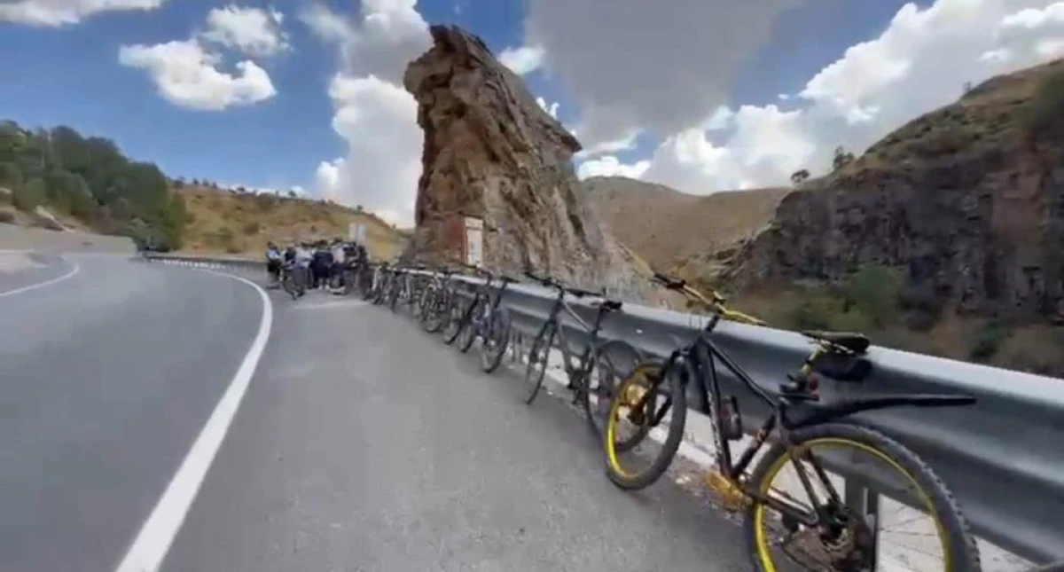 Bitlis'in Tarihi değerleri i&ccedil;in pedalladılar: Deliklitaş yeniden hayat bulsun