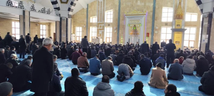 &Ccedil;aldıran&rsquo;da deprem şehitleri dualarla anıldı