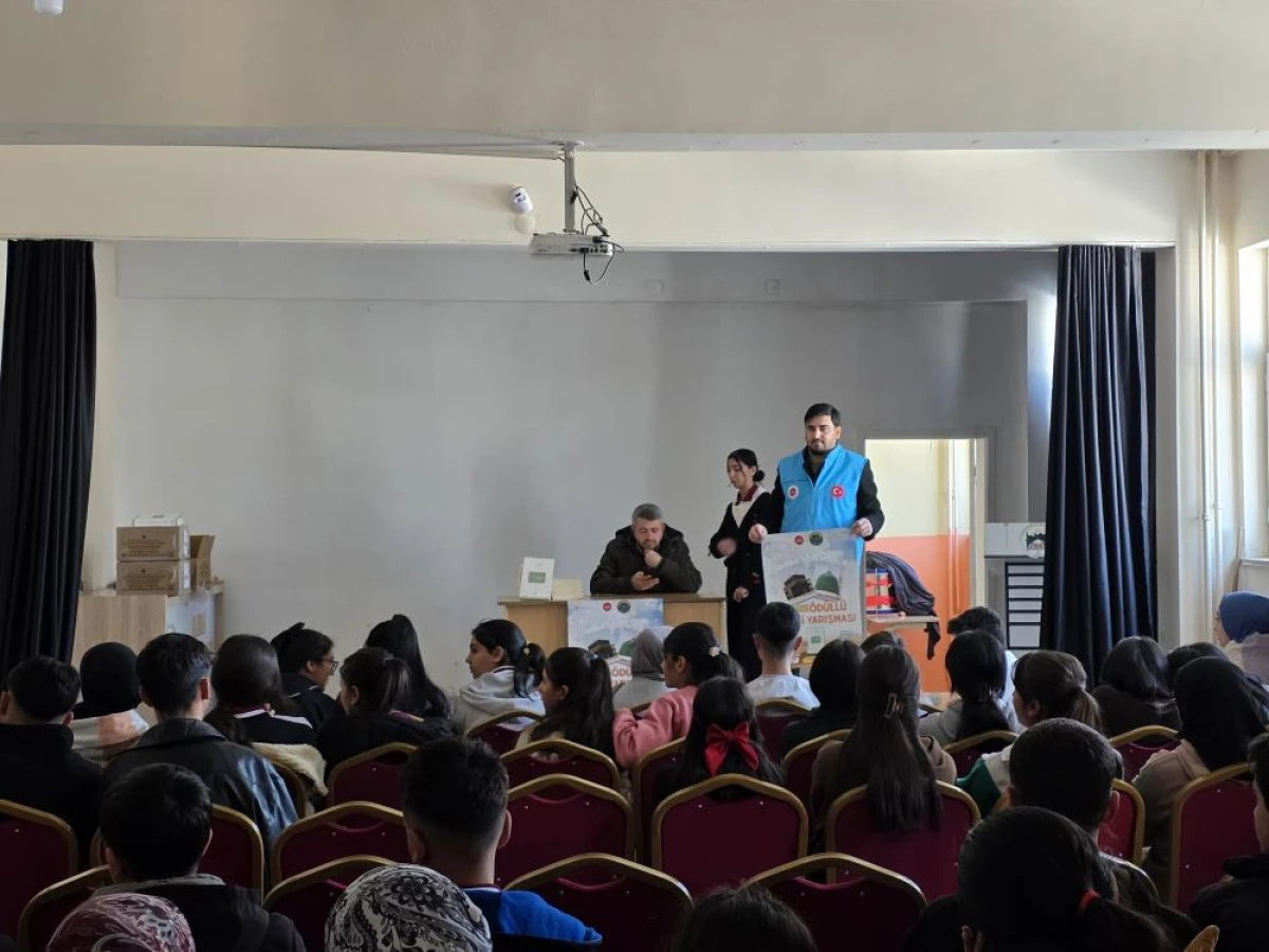 &Ccedil;aldıran&rsquo;da gen&ccedil;lik huzura koşuyor: Kitaplar m&uuml;ft&uuml;l&uuml;kten gayret gen&ccedil;lerden