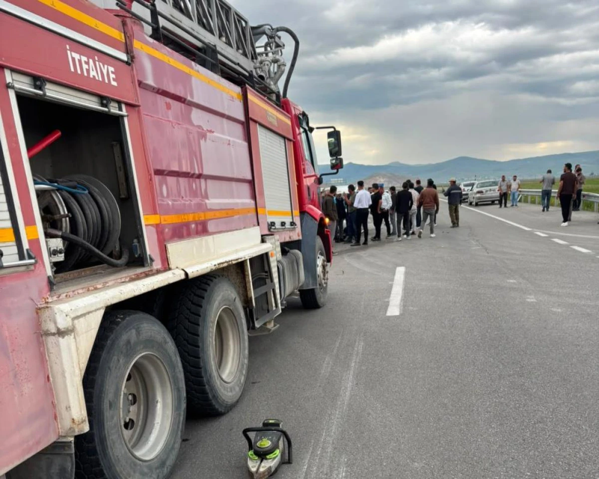 &Ccedil;aldıran'da trafik kazası: 3 yaralı
