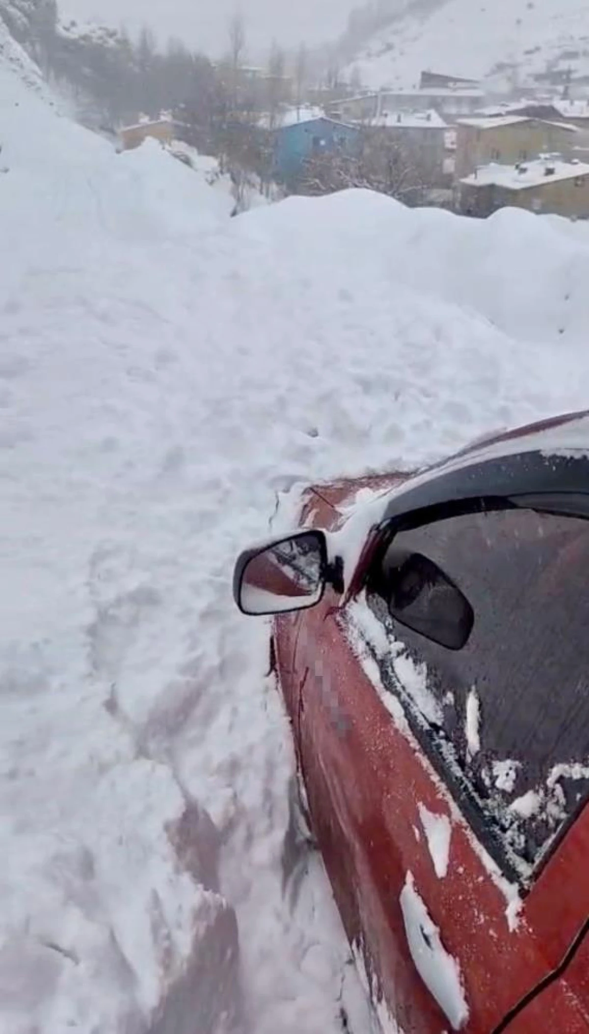 &Ccedil;atak'ta &ccedil;ığ d&uuml;şt&uuml;: S&uuml;r&uuml;c&uuml; son anda kurtuldu