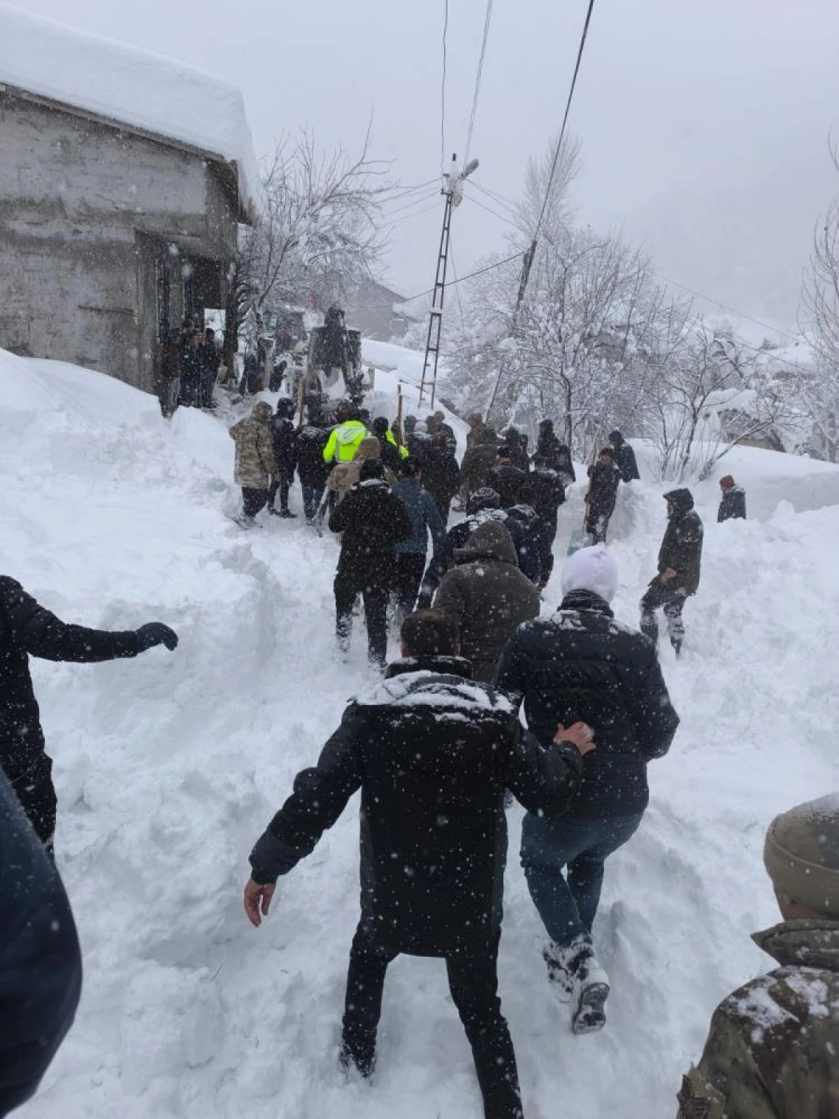 &Ccedil;atak'ta &ccedil;ığ faciası: Kayıp kadın kurtarıldı