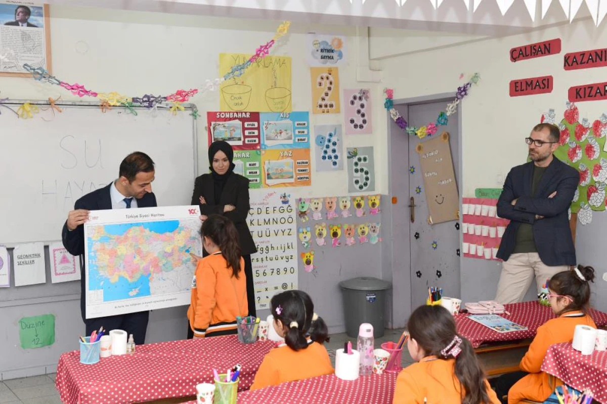 &Ccedil;atak&rsquo;ta &ouml;ğrencilere d&uuml;nya ve T&uuml;rkiye haritaları dağıtıldı