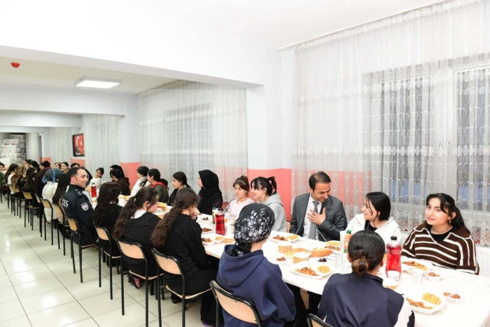 &Ccedil;atak&rsquo;ta &ouml;ğrencilerle iftar programı d&uuml;zenlendi