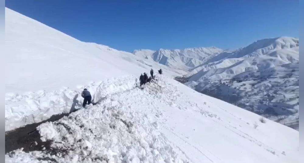 Çığ düştü, mahalle 3 gün susuz kaldı