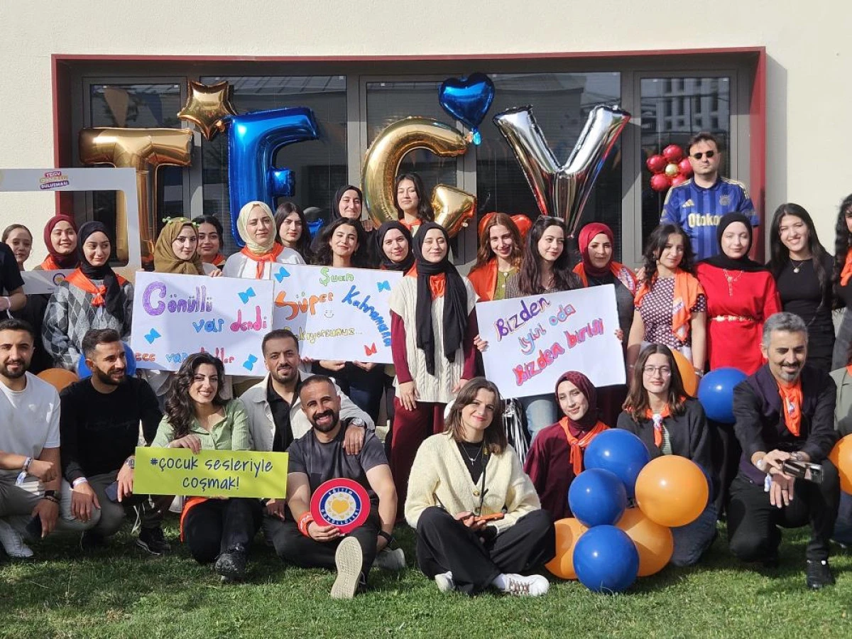 &Ccedil;ocukların geleceğine emek veren TEGV g&ouml;n&uuml;ll&uuml;leri Van'da buluştu