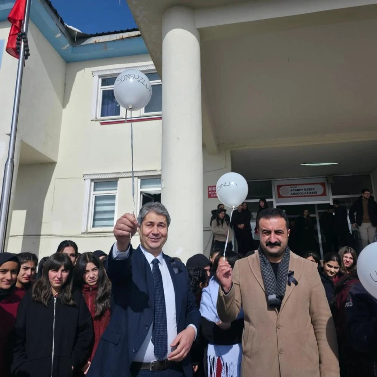 Deprem şehitleri &Ouml;zalp&rsquo;ta anıldı