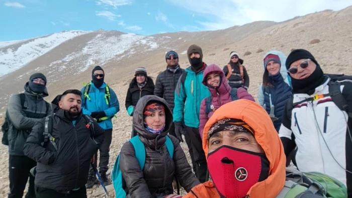 Doğaseverler 3 bin 395 rakımlı Vivara Dağı'nda zirve yaptı