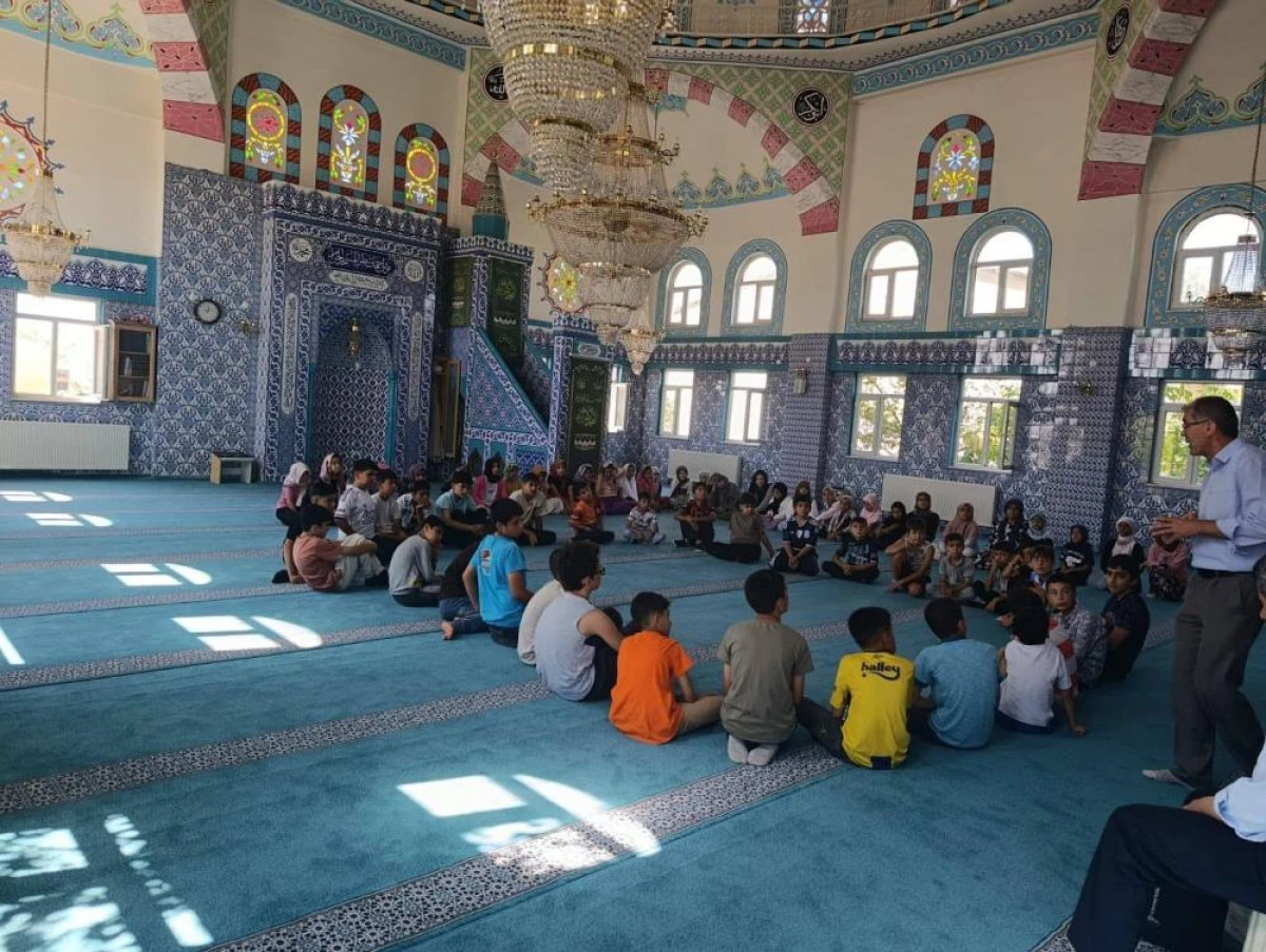 Edremit Şehitlik Camii'nde Yaz Kur'an Kursu &ouml;ğrencilerine &lsquo;Hazret-i Peygamber&rsquo; semineri