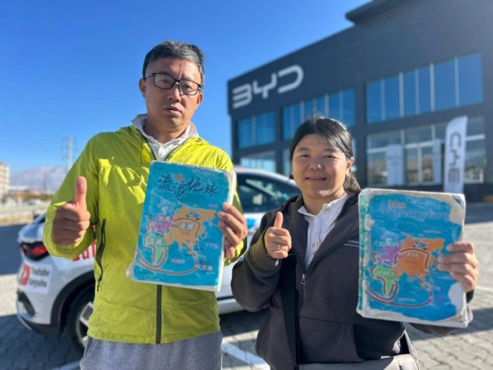 Elektrikli araçla dünya turuna çıkan çevreci çift Van'a ulaştı