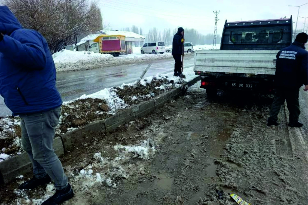 ERCİŞ BELEDİYESİ, &Ccedil;ELEBİBAĞI MAHALLESİ&rsquo;NDE  ORTA REF&Uuml;J &Ccedil;ALIŞMASI BAŞLATTI