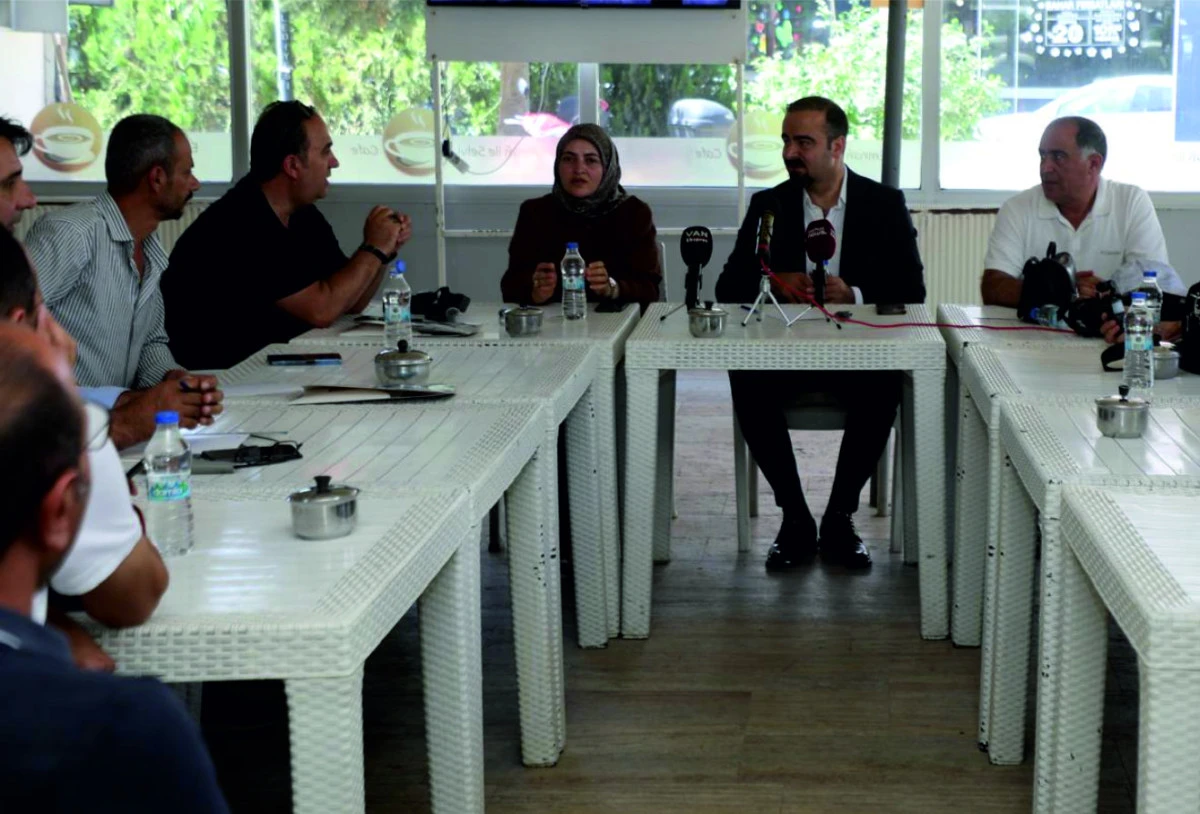 Erciş Belediyesi Eş Başkanları  Basınla Buluştu 